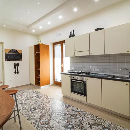 فندق مبيت وإفطار Nolana '86 3*